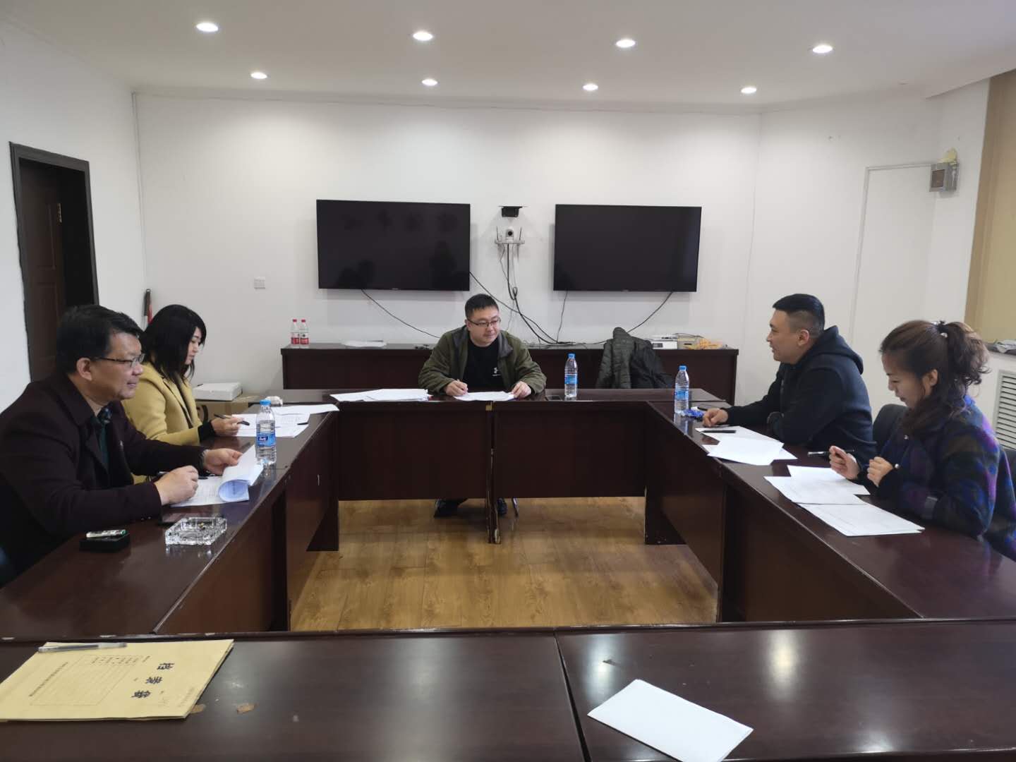 190325民革齐齐哈尔市铁锋区二支部召开支部委员会议.jpg